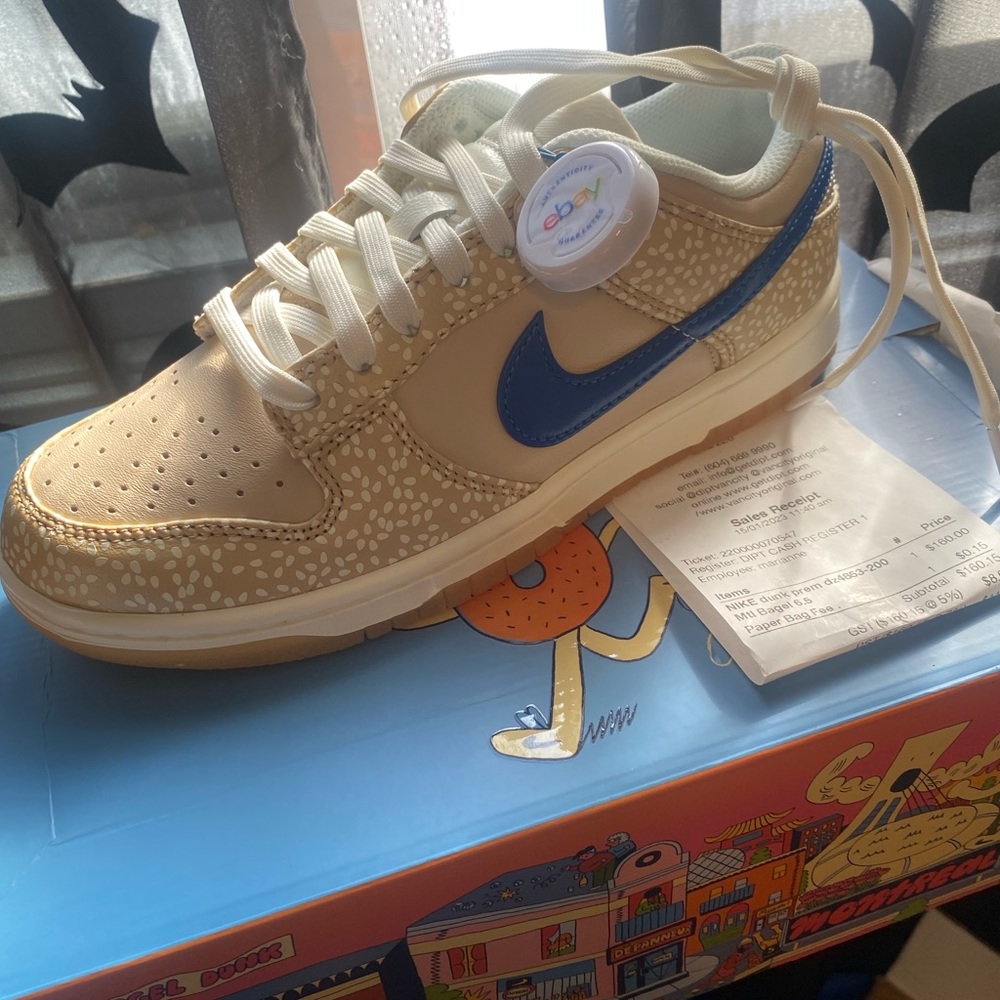 BAGEL DUNKS SIZE 6.5